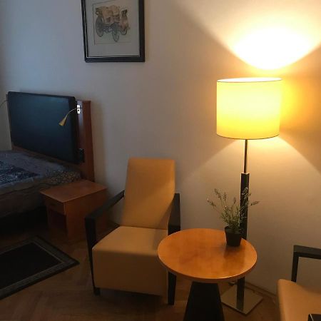 All Seasons Hostel Прага Екстер'єр фото