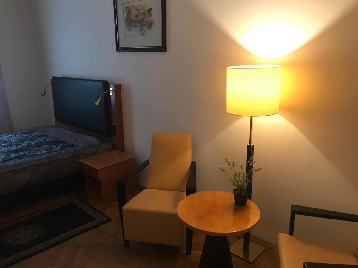 All Seasons Hostel Прага Екстер'єр фото