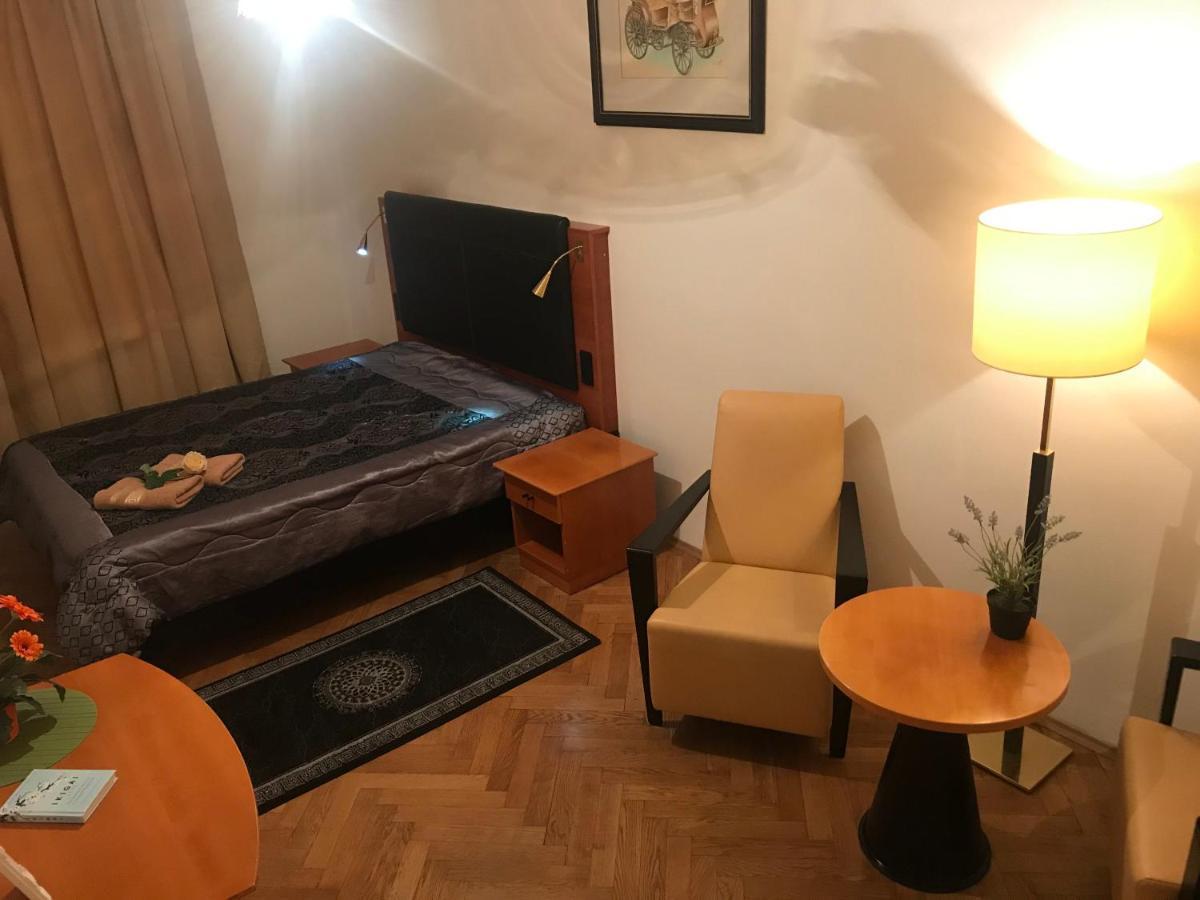 All Seasons Hostel Прага Екстер'єр фото