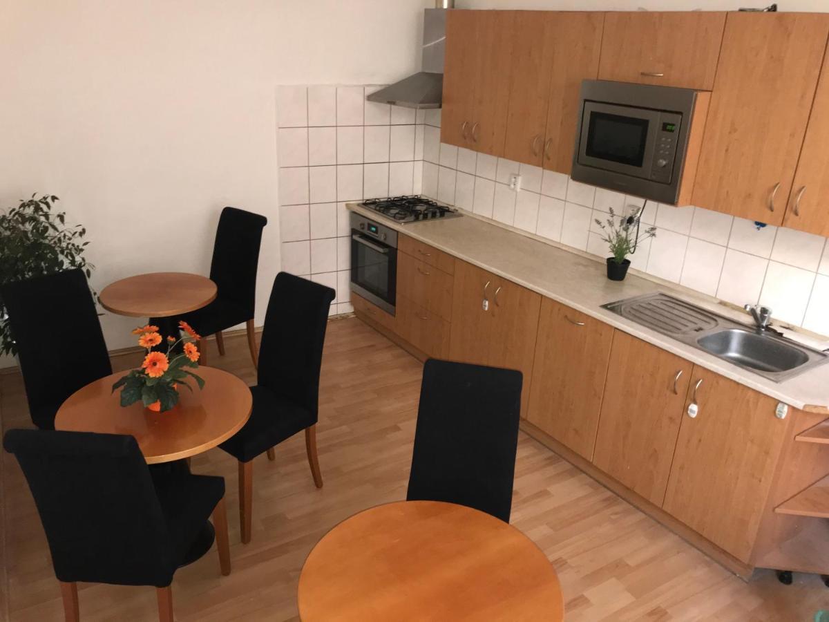 All Seasons Hostel Прага Екстер'єр фото
