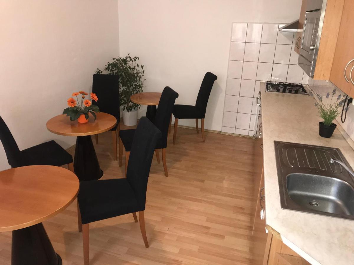 All Seasons Hostel Прага Екстер'єр фото