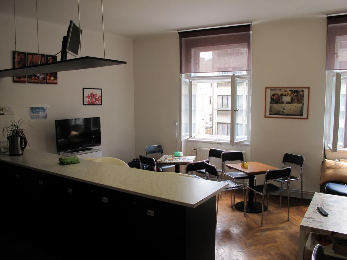 All Seasons Hostel Прага Екстер'єр фото
