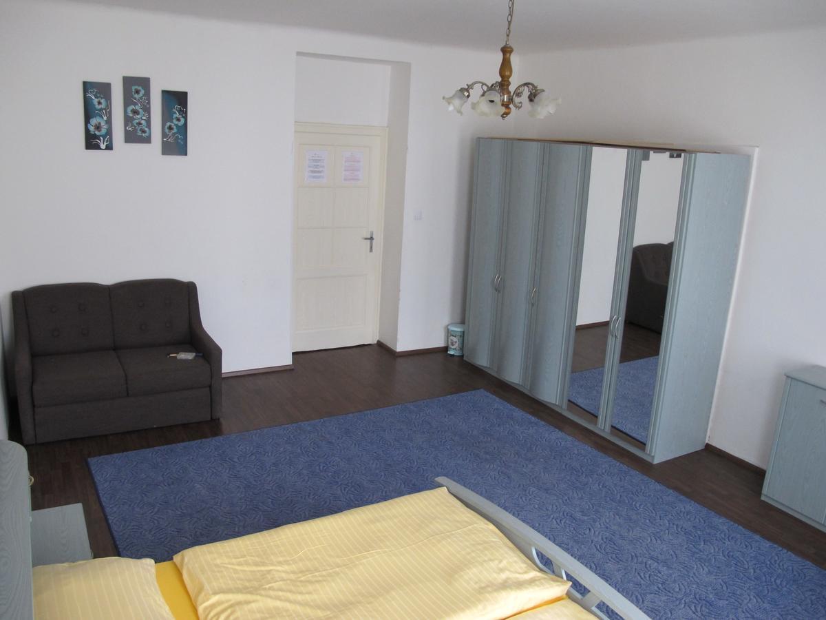 All Seasons Hostel Прага Екстер'єр фото